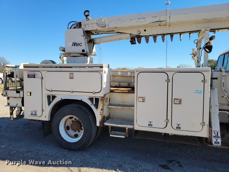 image for item EA2722 1998 Ford F8000 digger derrick truck