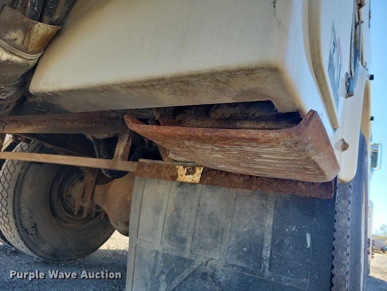 image for item EA2722 1998 Ford F8000 digger derrick truck