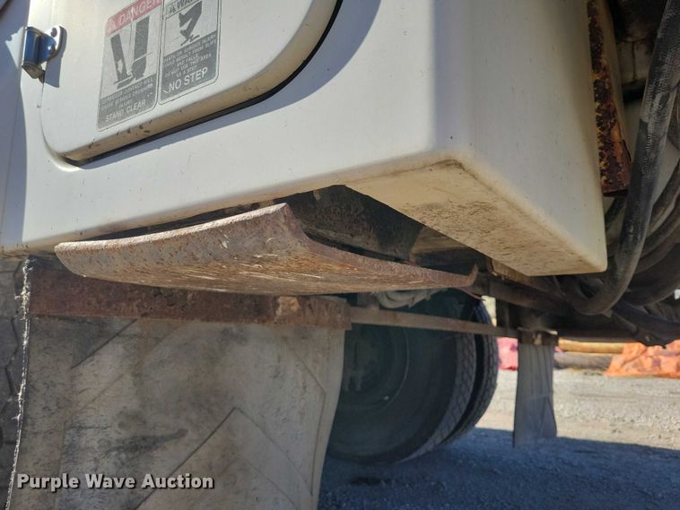 image for item EA2722 1998 Ford F8000 digger derrick truck