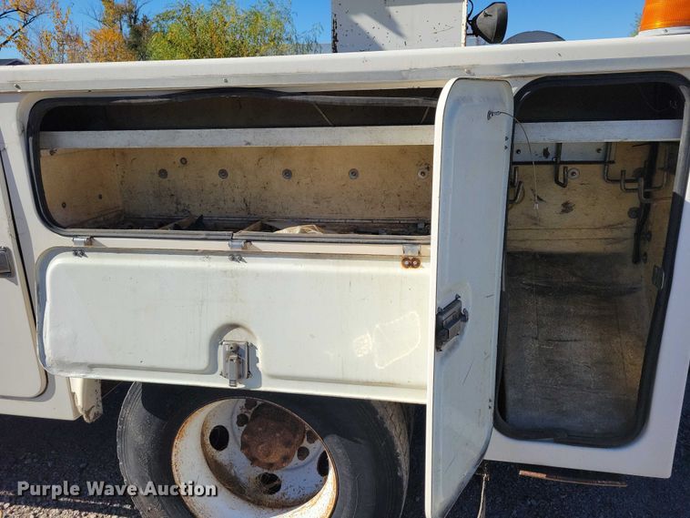 image for item EA2722 1998 Ford F8000 digger derrick truck