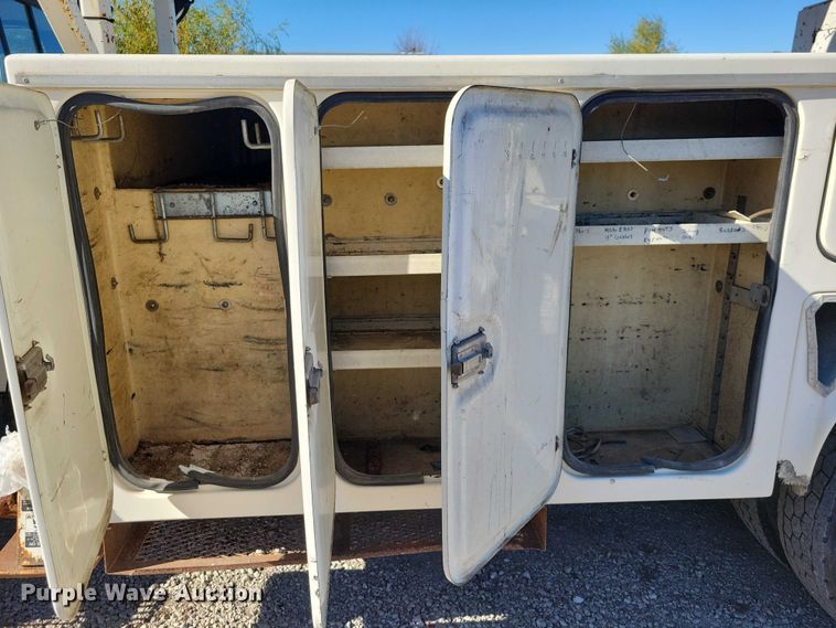 image for item EA2722 1998 Ford F8000 digger derrick truck