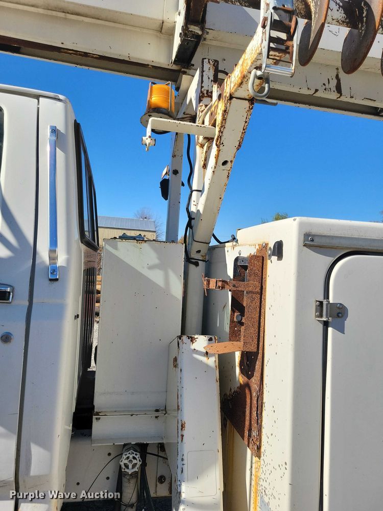 image for item EA2722 1998 Ford F8000 digger derrick truck