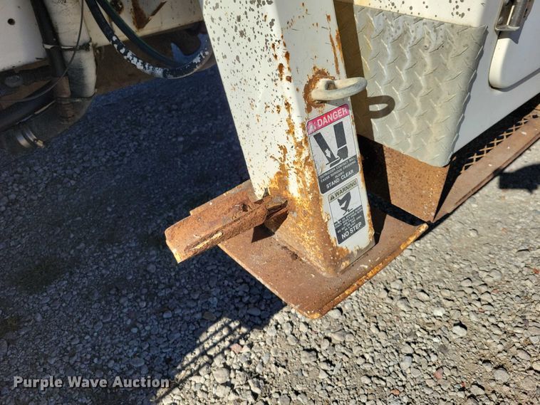 image for item EA2722 1998 Ford F8000 digger derrick truck