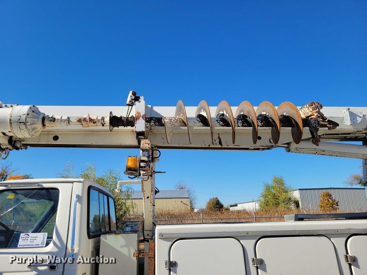 image for item EA2722 1998 Ford F8000 digger derrick truck