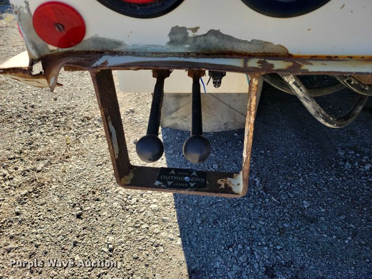 image for item EA2722 1998 Ford F8000 digger derrick truck