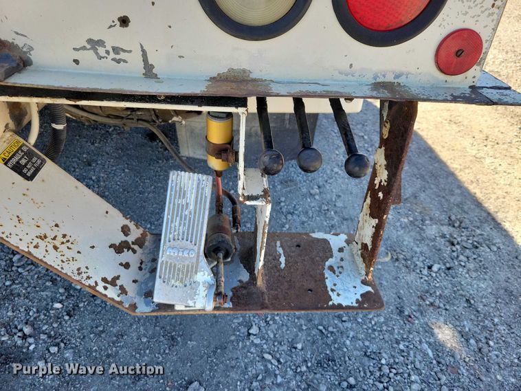 image for item EA2722 1998 Ford F8000 digger derrick truck