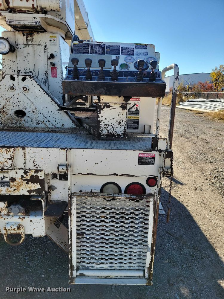 image for item EA2722 1998 Ford F8000 digger derrick truck