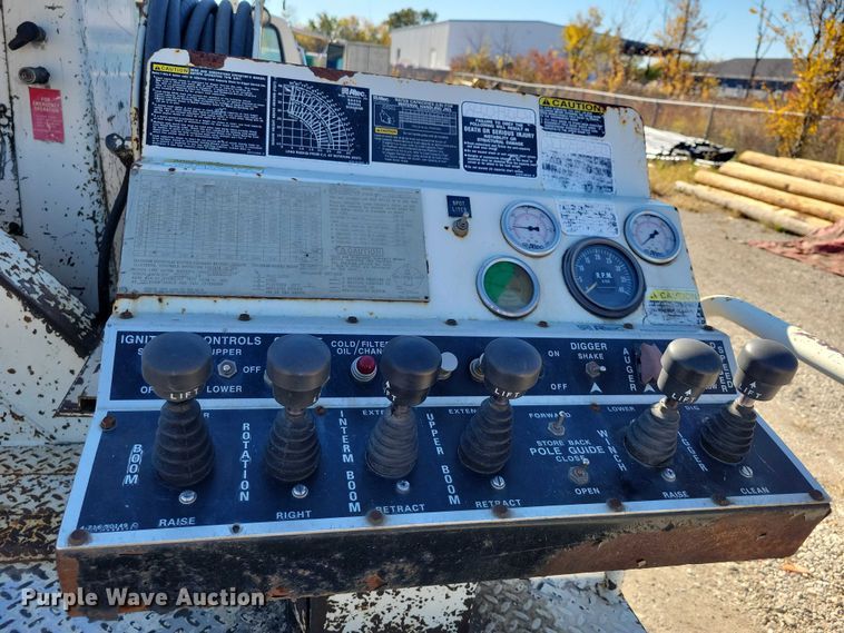 image for item EA2722 1998 Ford F8000 digger derrick truck