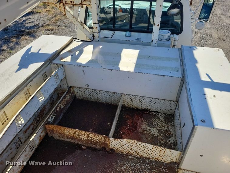 image for item EA2722 1998 Ford F8000 digger derrick truck