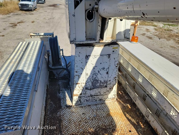 image for item EA2722 1998 Ford F8000 digger derrick truck