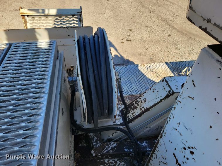 image for item EA2722 1998 Ford F8000 digger derrick truck