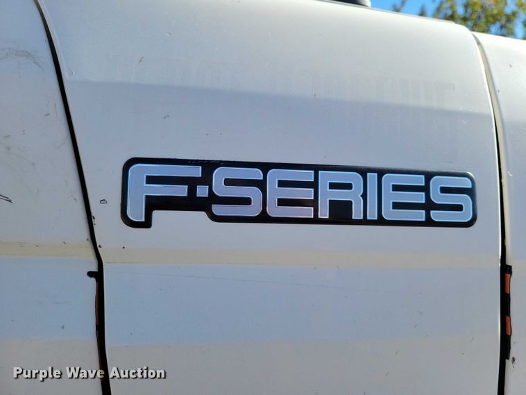 image for item EA2722 1998 Ford F8000 digger derrick truck