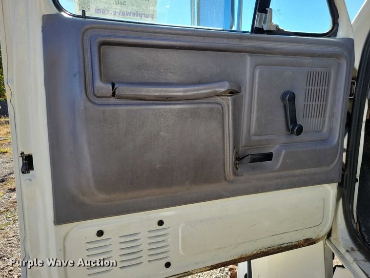 image for item EA2722 1998 Ford F8000 digger derrick truck