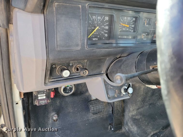 image for item EA2722 1998 Ford F8000 digger derrick truck