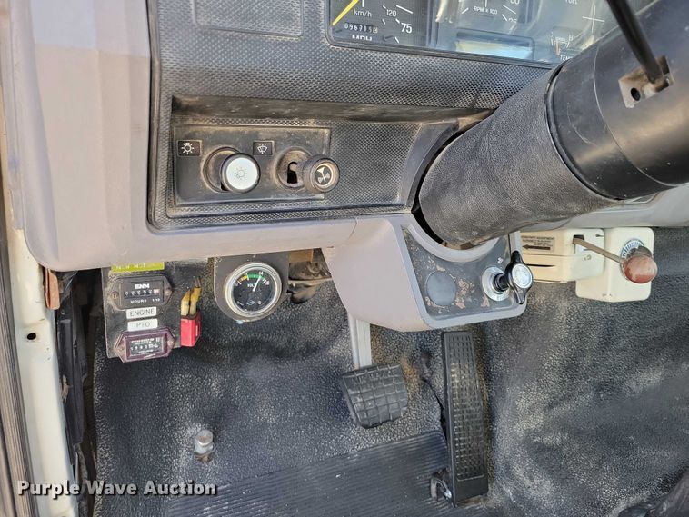 image for item EA2722 1998 Ford F8000 digger derrick truck