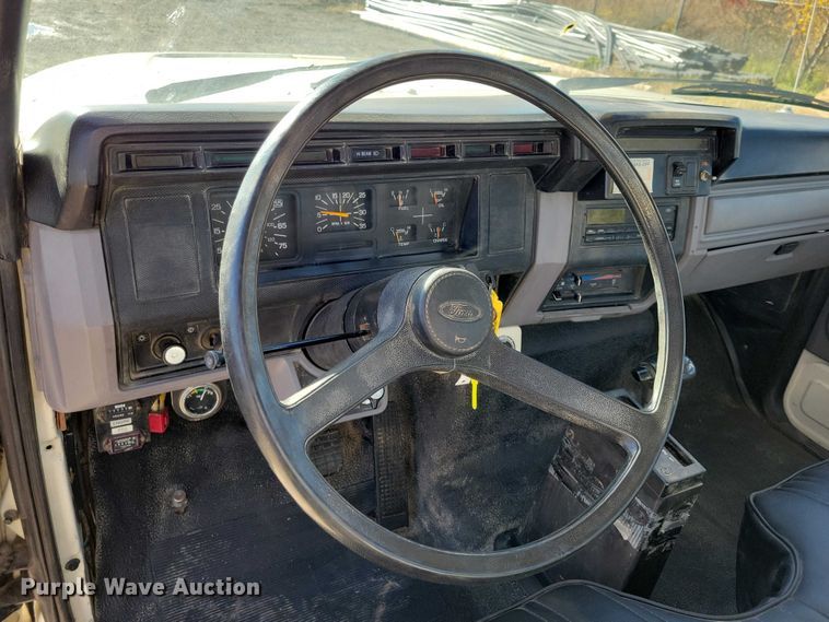 image for item EA2722 1998 Ford F8000 digger derrick truck