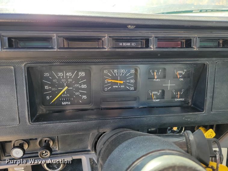 image for item EA2722 1998 Ford F8000 digger derrick truck