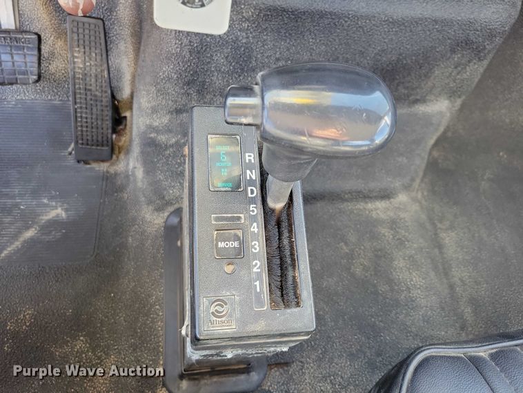 image for item EA2722 1998 Ford F8000 digger derrick truck