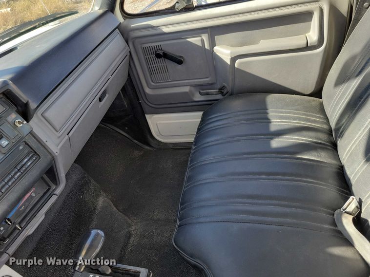 image for item EA2722 1998 Ford F8000 digger derrick truck