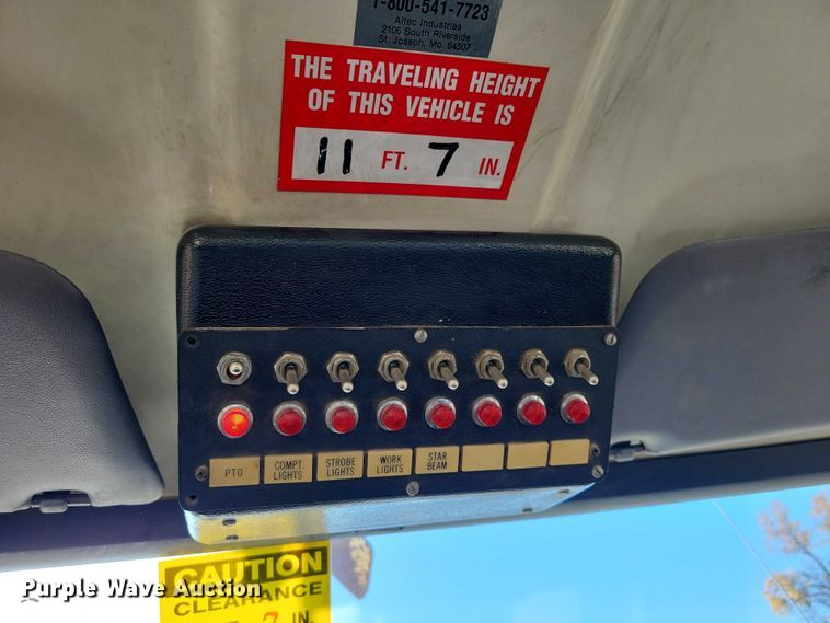 image for item EA2722 1998 Ford F8000 digger derrick truck