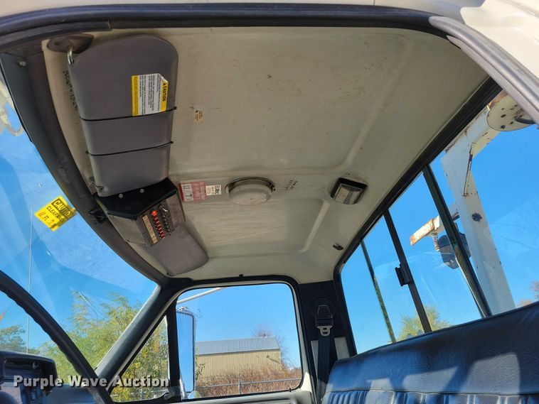 image for item EA2722 1998 Ford F8000 digger derrick truck