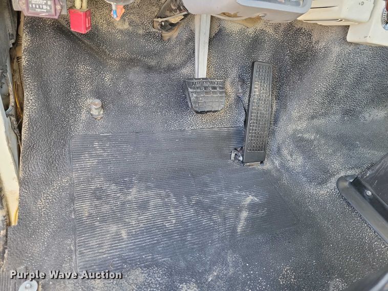 image for item EA2722 1998 Ford F8000 digger derrick truck