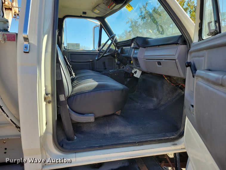 image for item EA2722 1998 Ford F8000 digger derrick truck