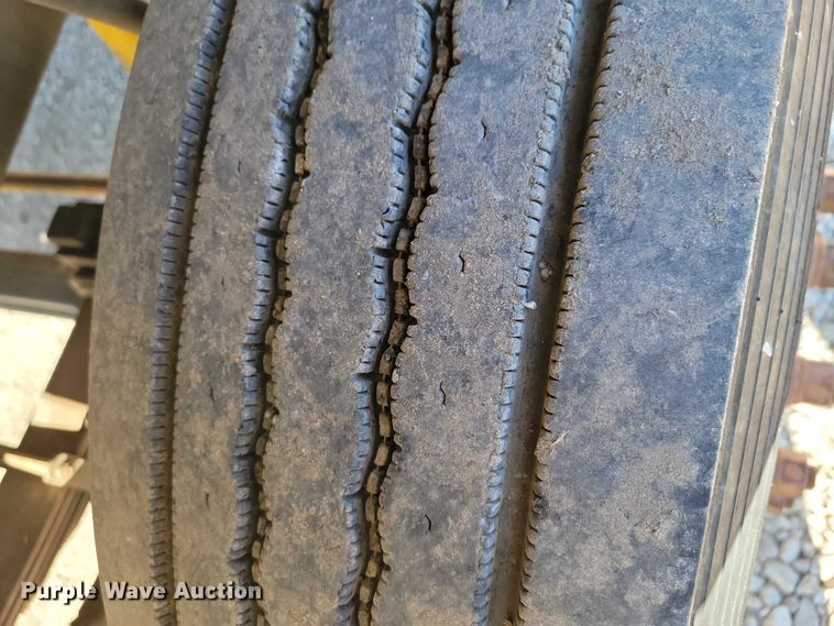 image for item EA2722 1998 Ford F8000 digger derrick truck