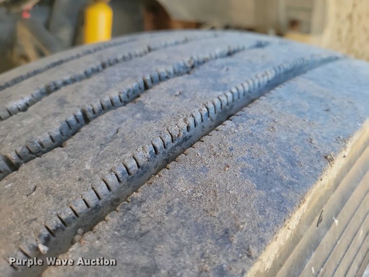 image for item EA2722 1998 Ford F8000 digger derrick truck