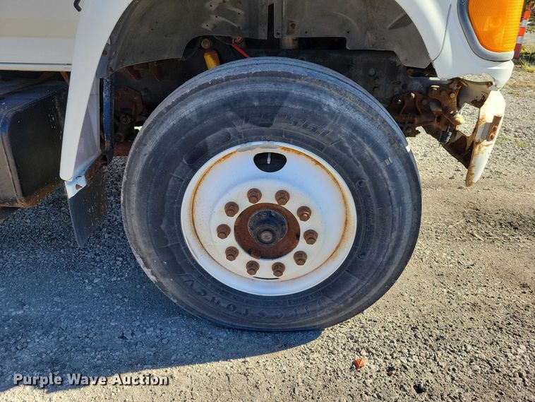 image for item EA2722 1998 Ford F8000 digger derrick truck