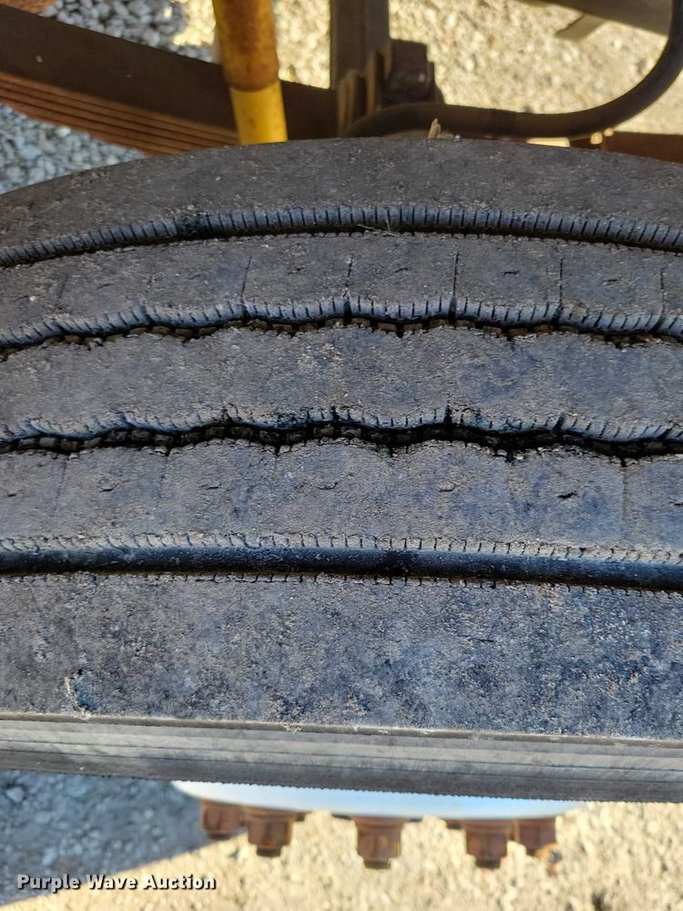 image for item EA2722 1998 Ford F8000 digger derrick truck