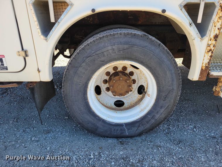 image for item EA2722 1998 Ford F8000 digger derrick truck