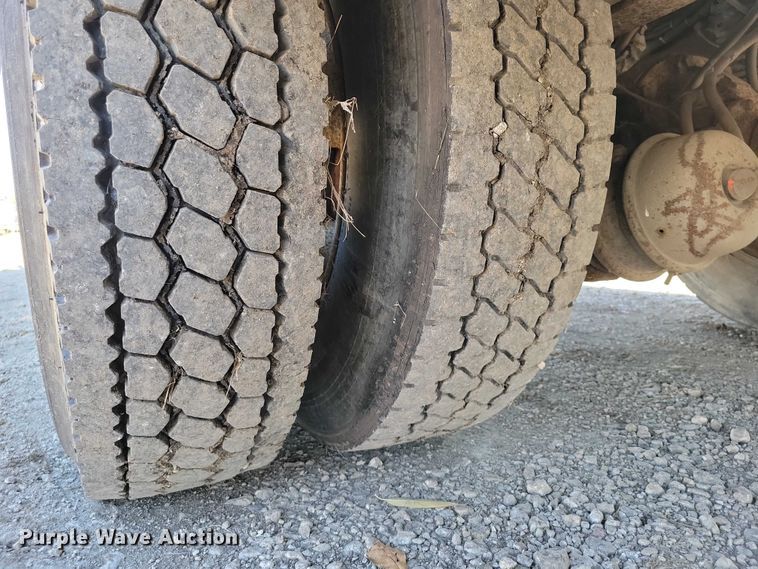 image for item EA2722 1998 Ford F8000 digger derrick truck