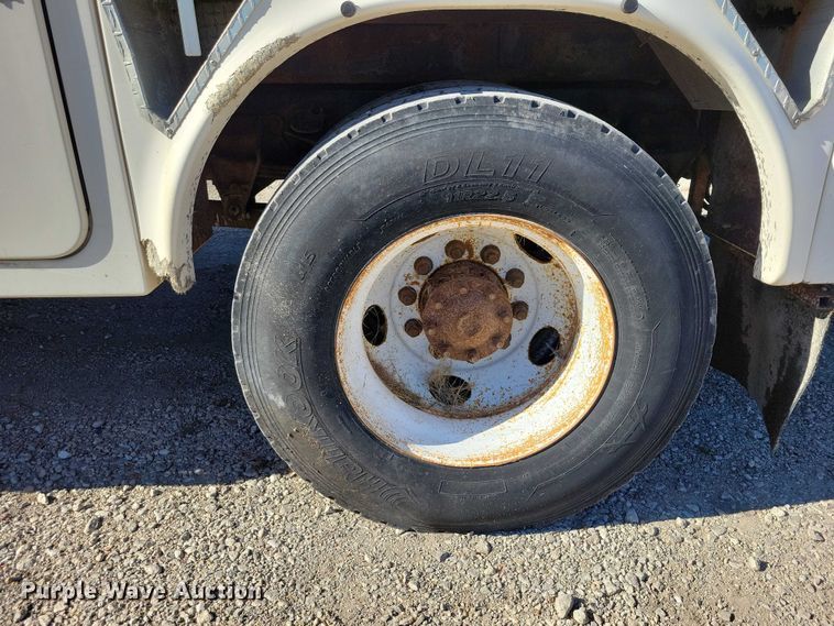 image for item EA2722 1998 Ford F8000 digger derrick truck