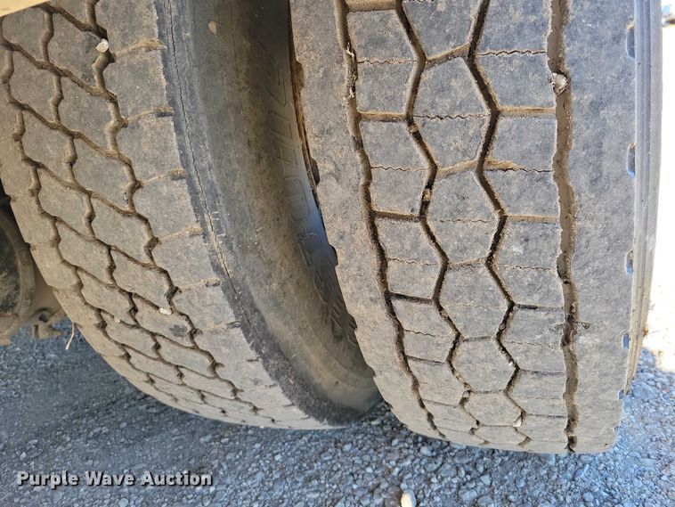 image for item EA2722 1998 Ford F8000 digger derrick truck