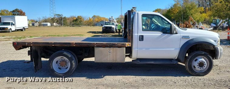 image for item EA2724 2006 Ford F550 Super Duty flatbed truck