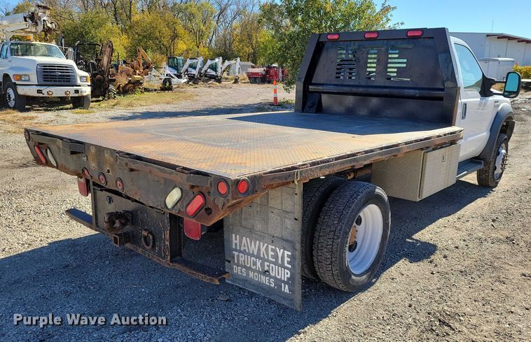 image for item EA2724 2006 Ford F550 Super Duty flatbed truck