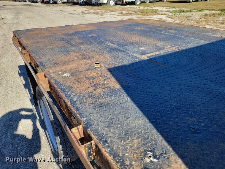 image for item EA2724 2006 Ford F550 Super Duty flatbed truck