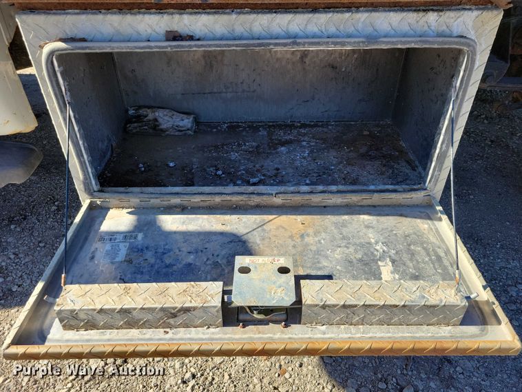 image for item EA2724 2006 Ford F550 Super Duty flatbed truck