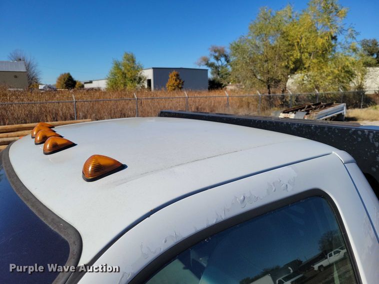 image for item EA2724 2006 Ford F550 Super Duty flatbed truck