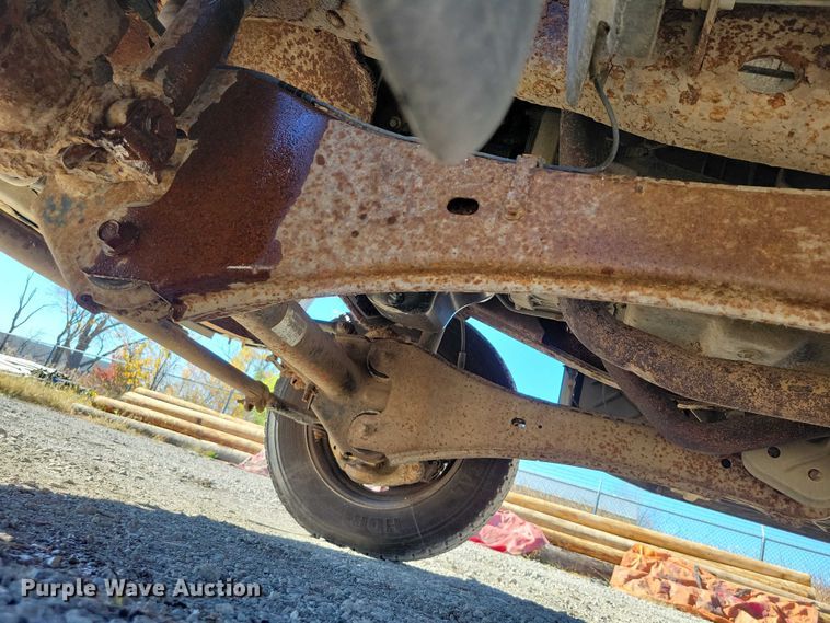 image for item EA2724 2006 Ford F550 Super Duty flatbed truck