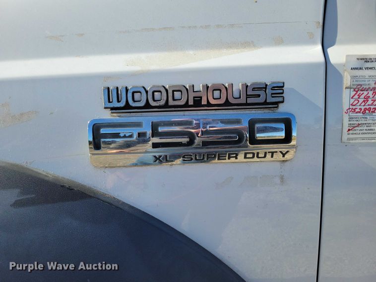 image for item EA2724 2006 Ford F550 Super Duty flatbed truck