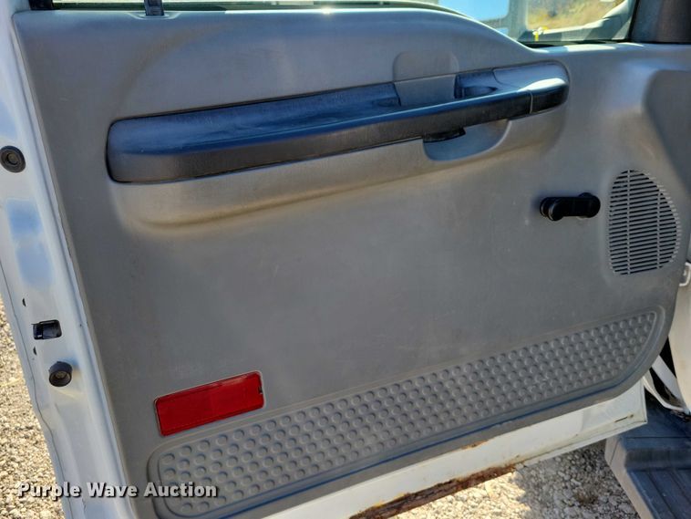 image for item EA2724 2006 Ford F550 Super Duty flatbed truck