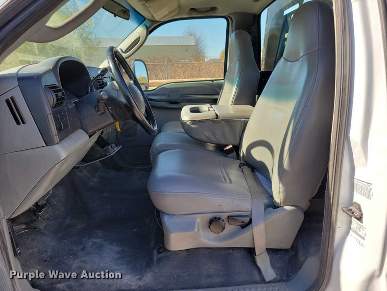 image for item EA2724 2006 Ford F550 Super Duty flatbed truck