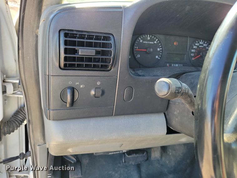 image for item EA2724 2006 Ford F550 Super Duty flatbed truck