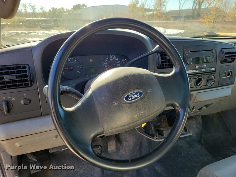 image for item EA2724 2006 Ford F550 Super Duty flatbed truck