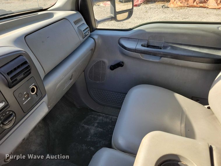 image for item EA2724 2006 Ford F550 Super Duty flatbed truck