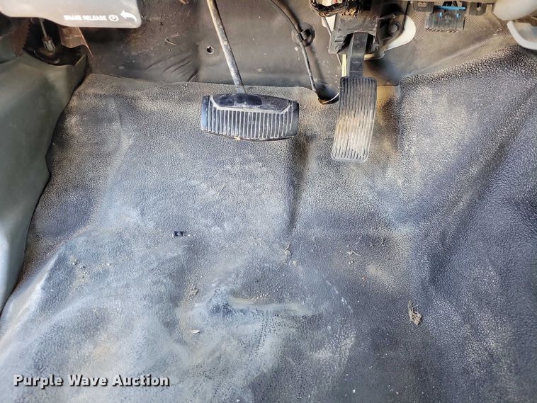 image for item EA2724 2006 Ford F550 Super Duty flatbed truck