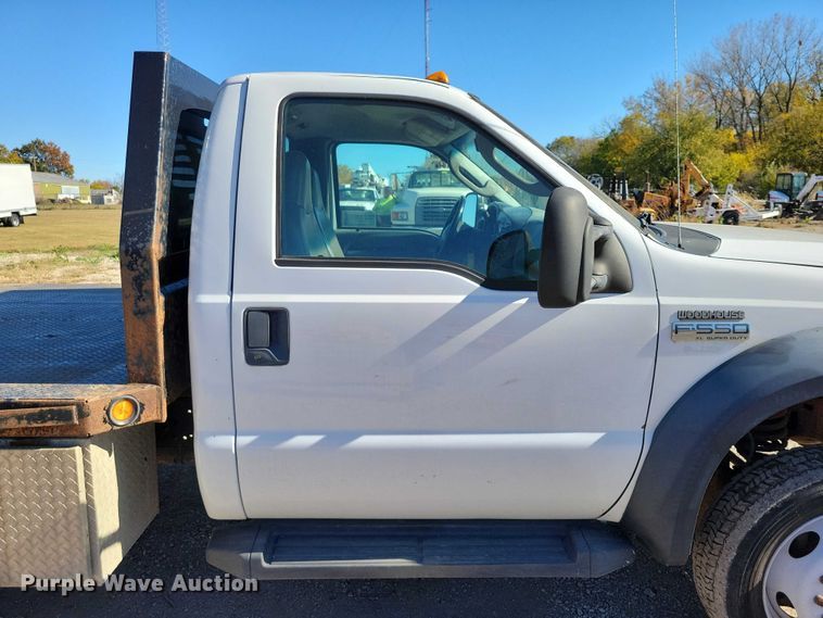 image for item EA2724 2006 Ford F550 Super Duty flatbed truck