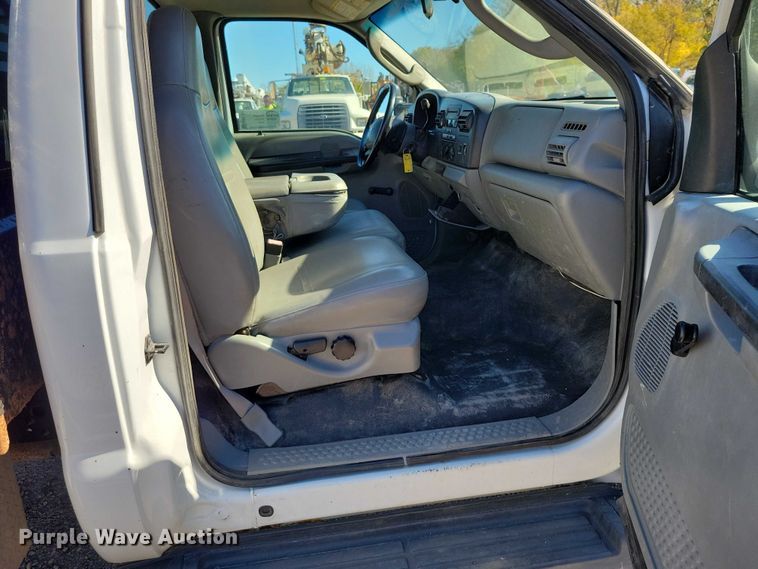 image for item EA2724 2006 Ford F550 Super Duty flatbed truck